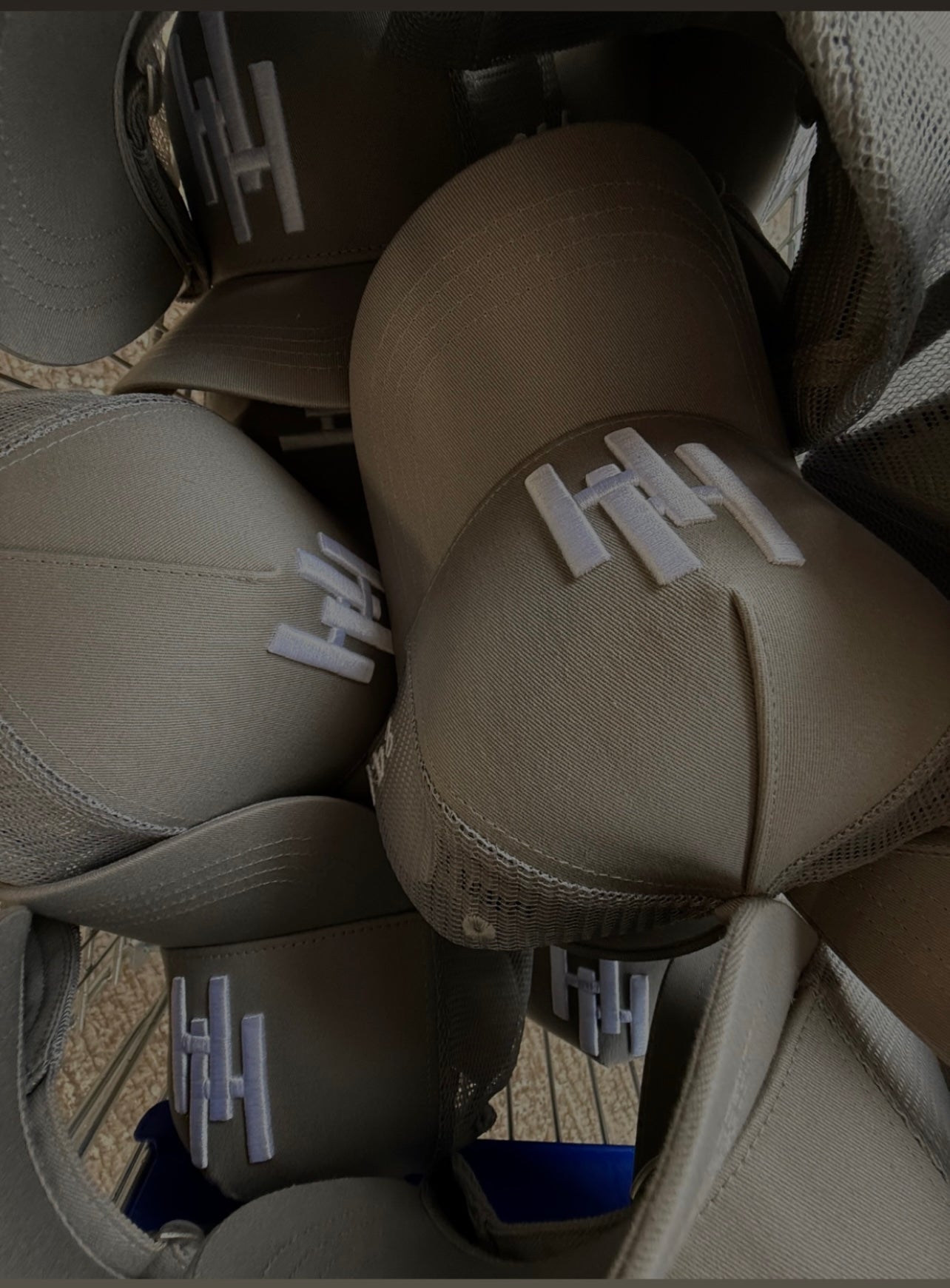 HUSTLE HARDER CAP GREY