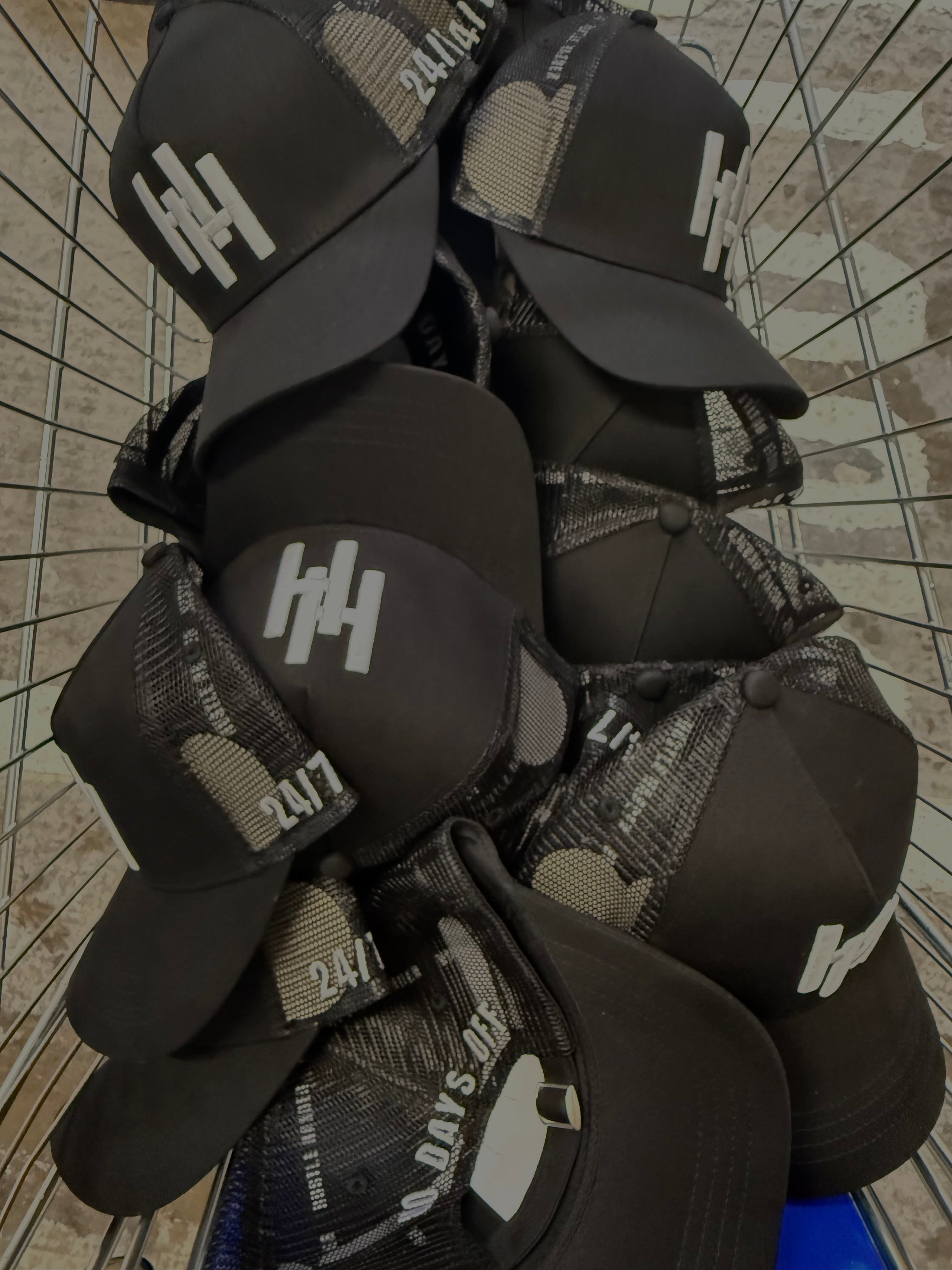 HUSTLE HARDER CAP BLACK